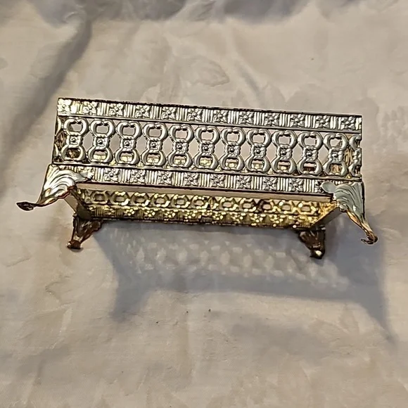 VINTAGE FILIGREE ORMOLU VANITY TISSUE BOX JEWELED MID CENTURY - Picture 4 of 5